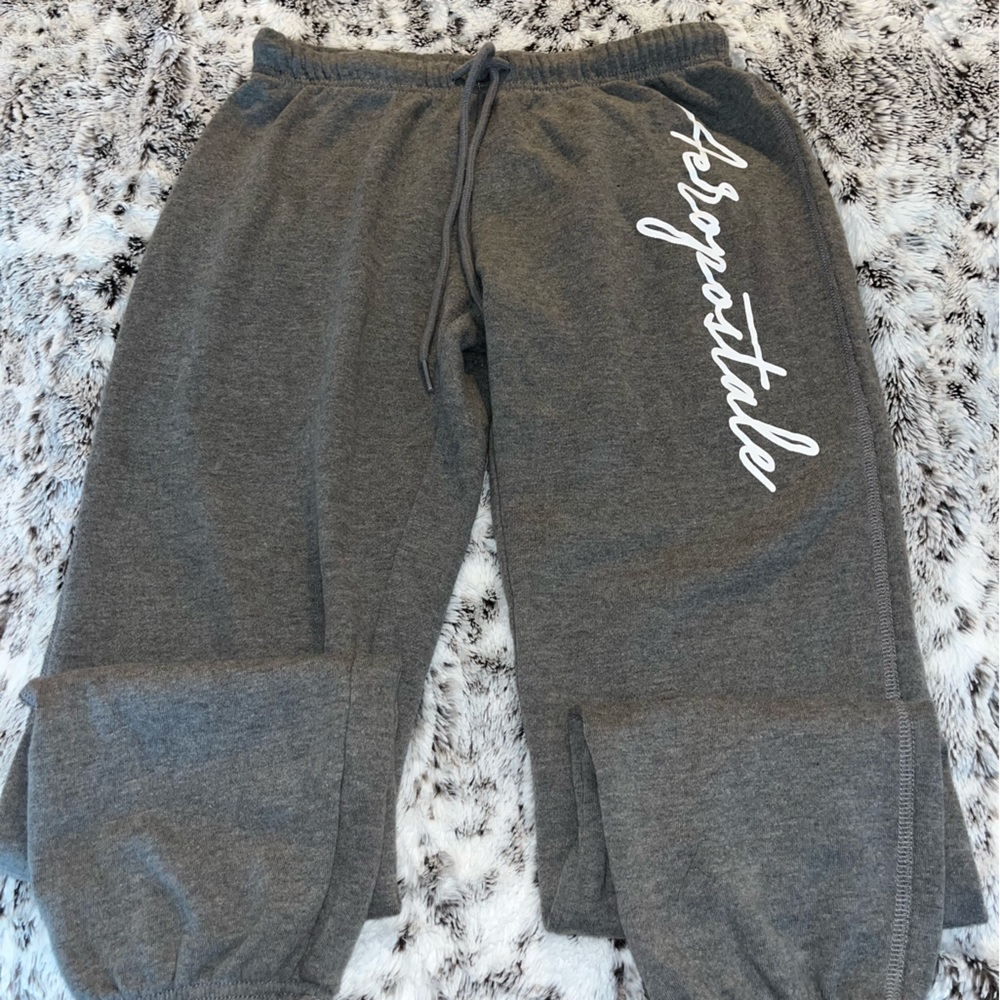 gray aeropostel low rise sweats in size small